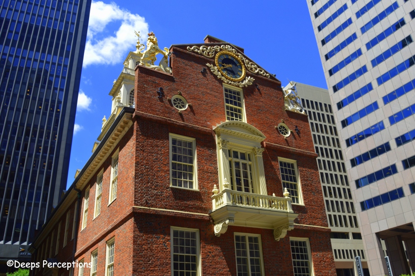 The Old State House, built in 1713, is one of the oldest public buildings in the United States. It was here that the American Revolution was set in motion. In 1776, the Declaration of Independence was read out from this balcony of the House. 